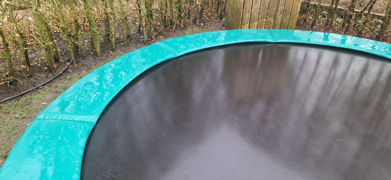 Mooie Berg trampoline, Champion Inground 3,80mtr.