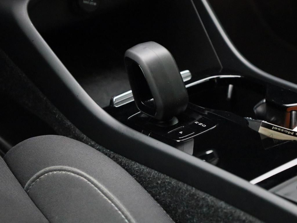 Volvo XC40 recharge core 70 kwh | automaat | apple carplay / android auto |