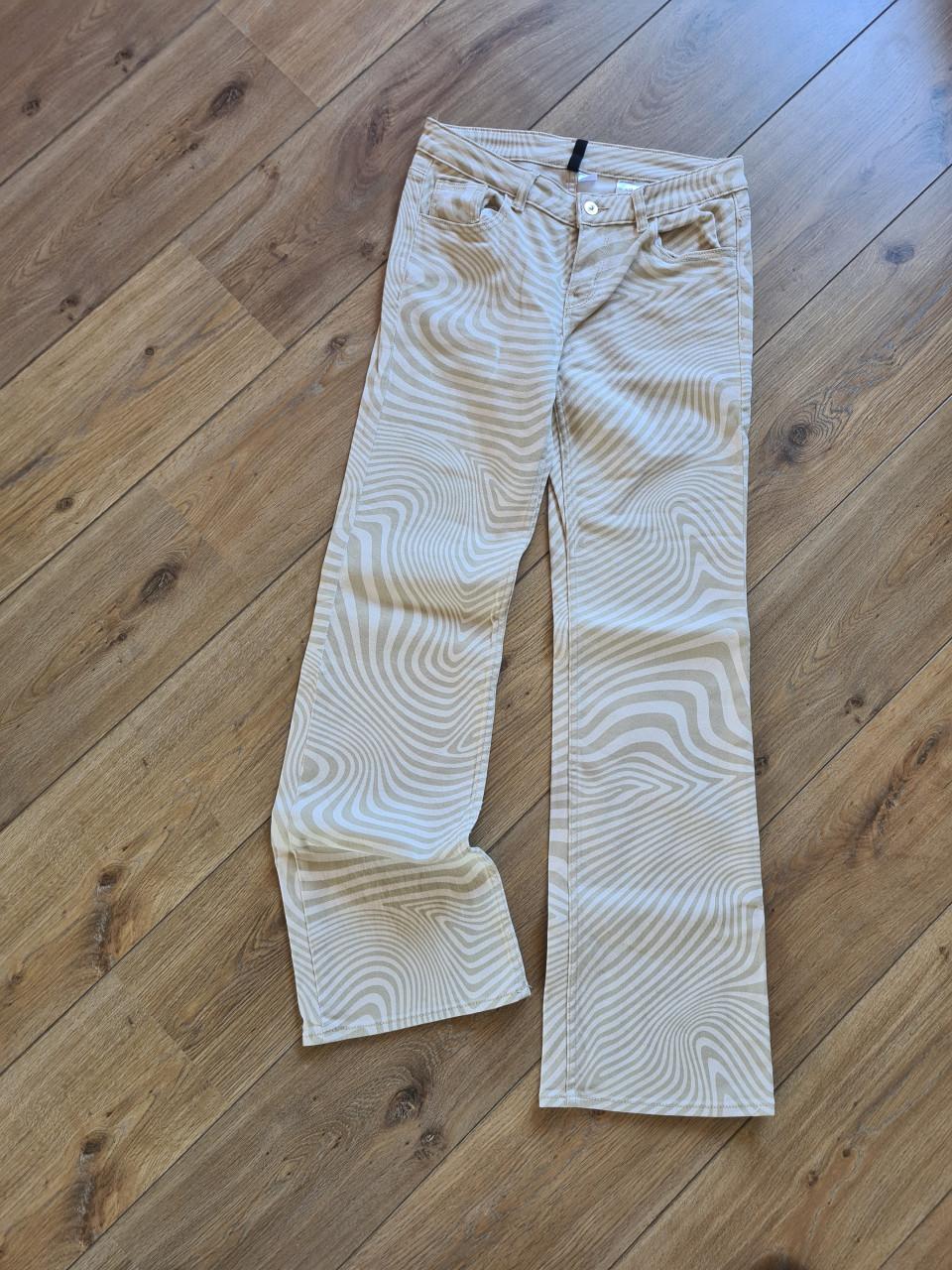Leuke flared broek van H&M Divided in maat 38/40 (M)