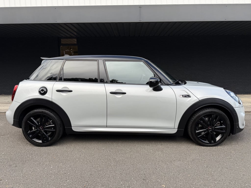 Mini Cooper mini 2.0 // serious business pack // nieuwstaat // 5 deurs /