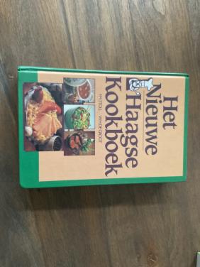 Het nieuwe Haagse kookboek.  GERESERVEERD
