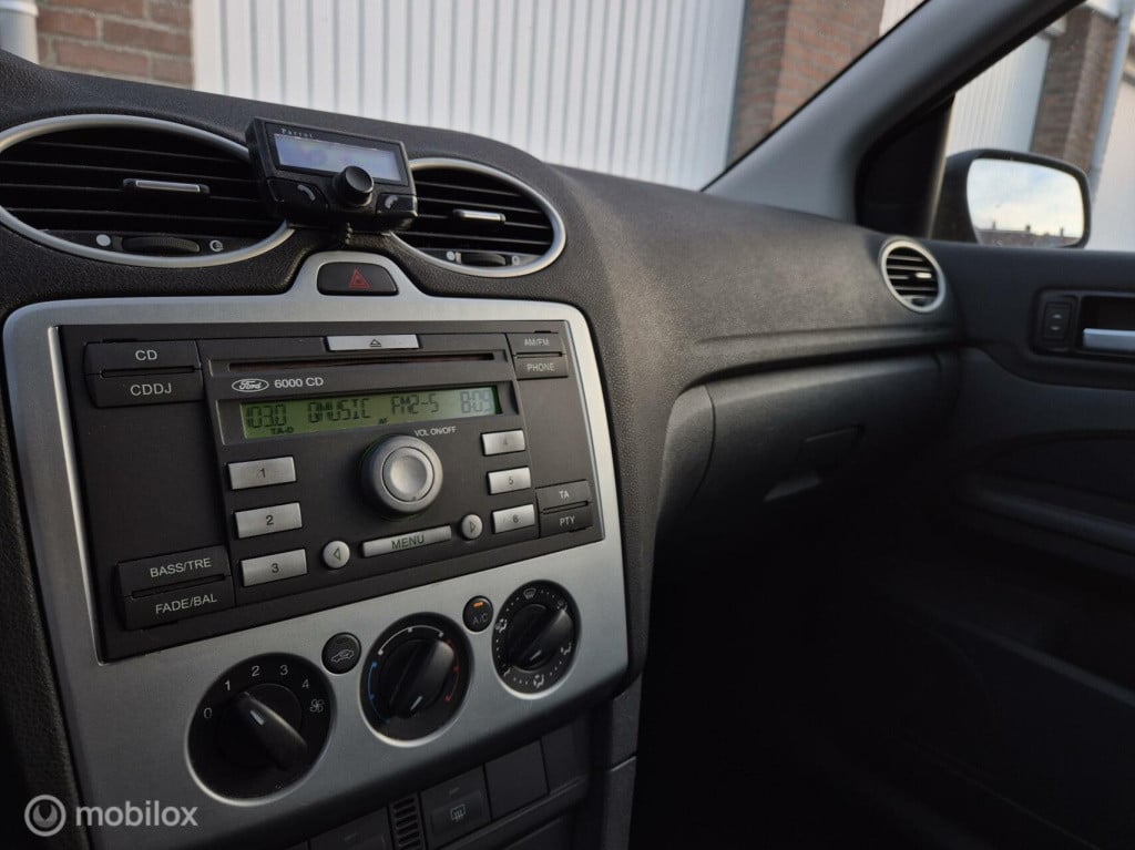 Ford Focus 1.6-16v futura / origineel nl / cruisecontrol