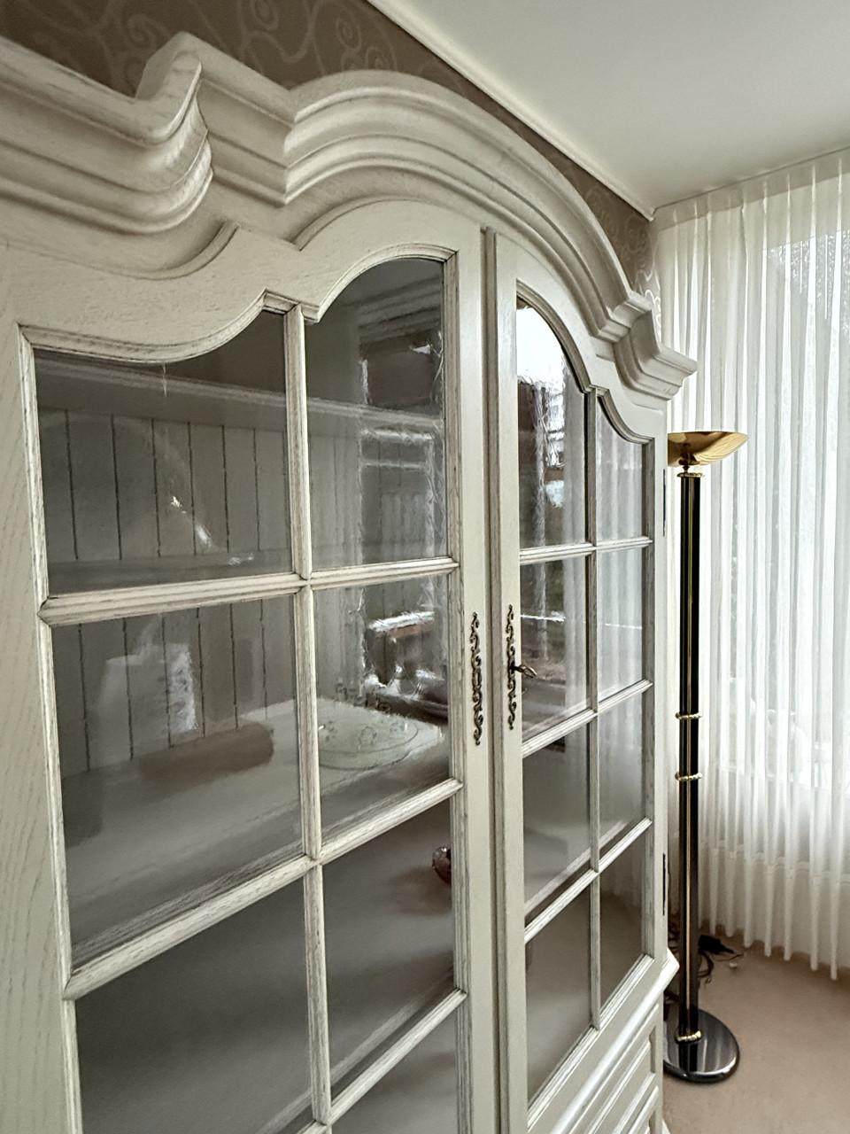 Mooie wit houten buffetkast