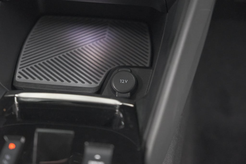 Citroen C4 puretech 130 eat8 shine | camera | head-up display | parkeersens