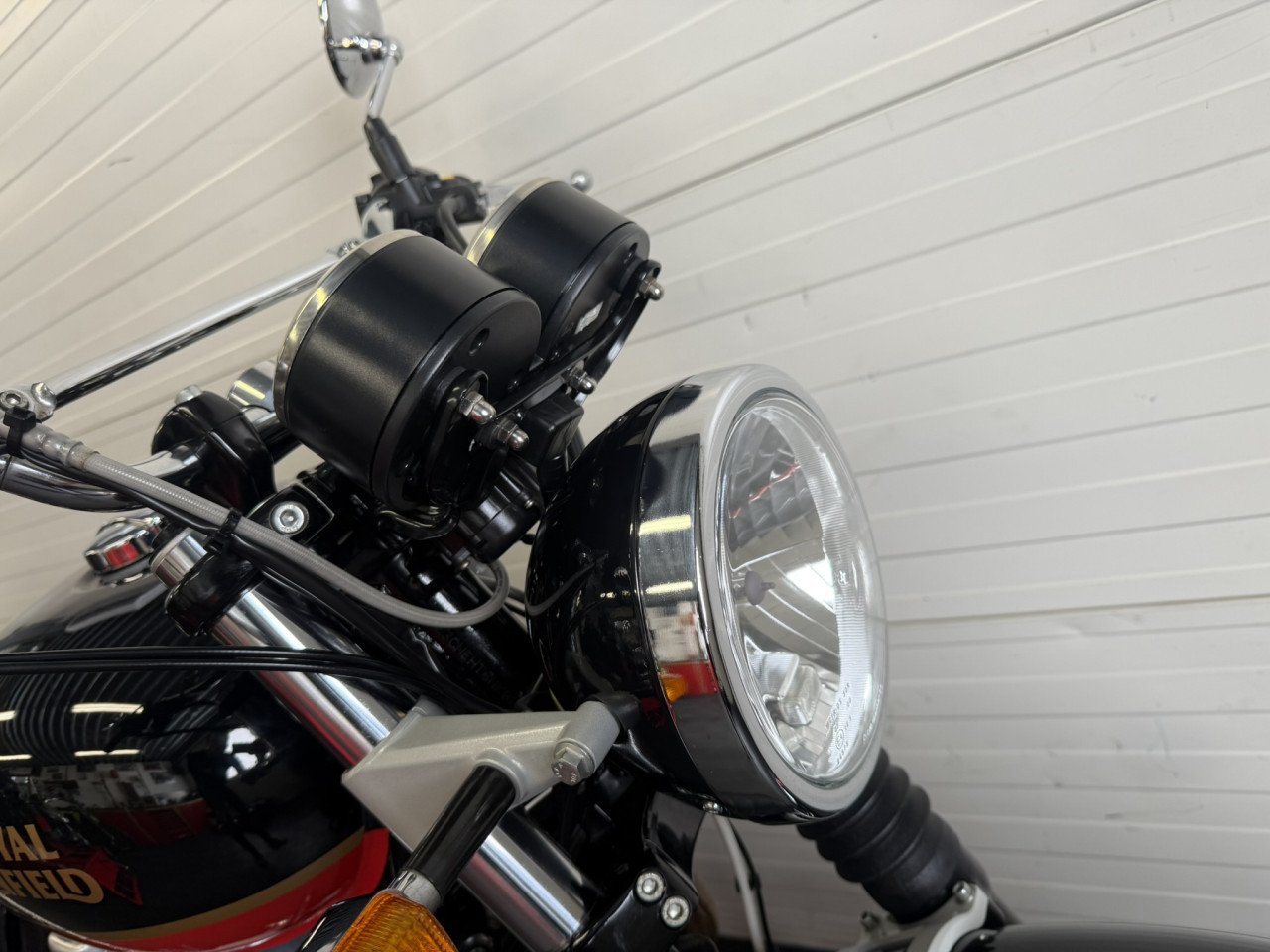 Gave en complete Royal Enfield Interceptor 650!
