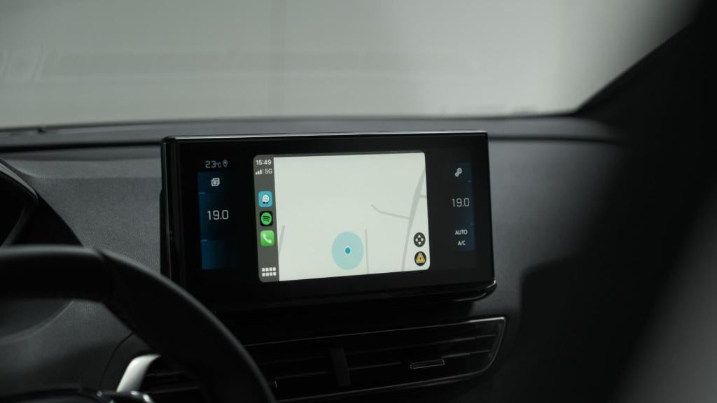 Peugeot 5008 puretech 130 eat8 allure pack business | trekhaak | elektronis