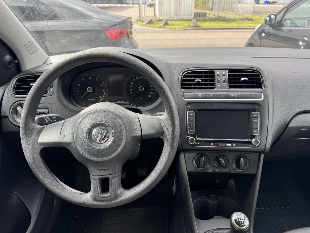 Volkswagen Polo 1.2 6V 44KW 5DRS 2010 Zwart Airco Apk Navi