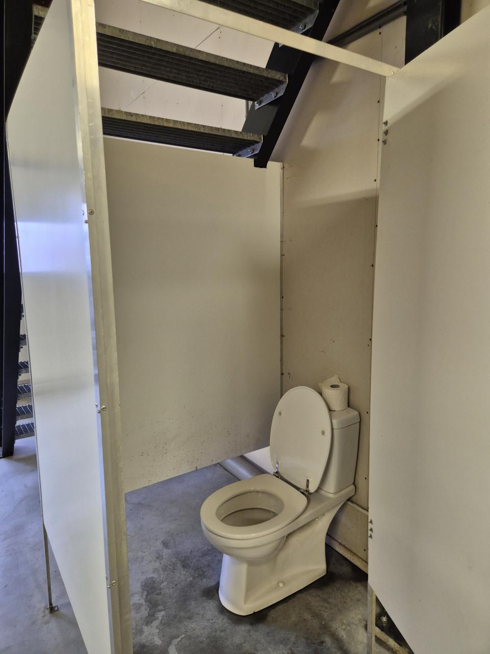 Bedrijfsruimte, opslag, Kantoor te huur