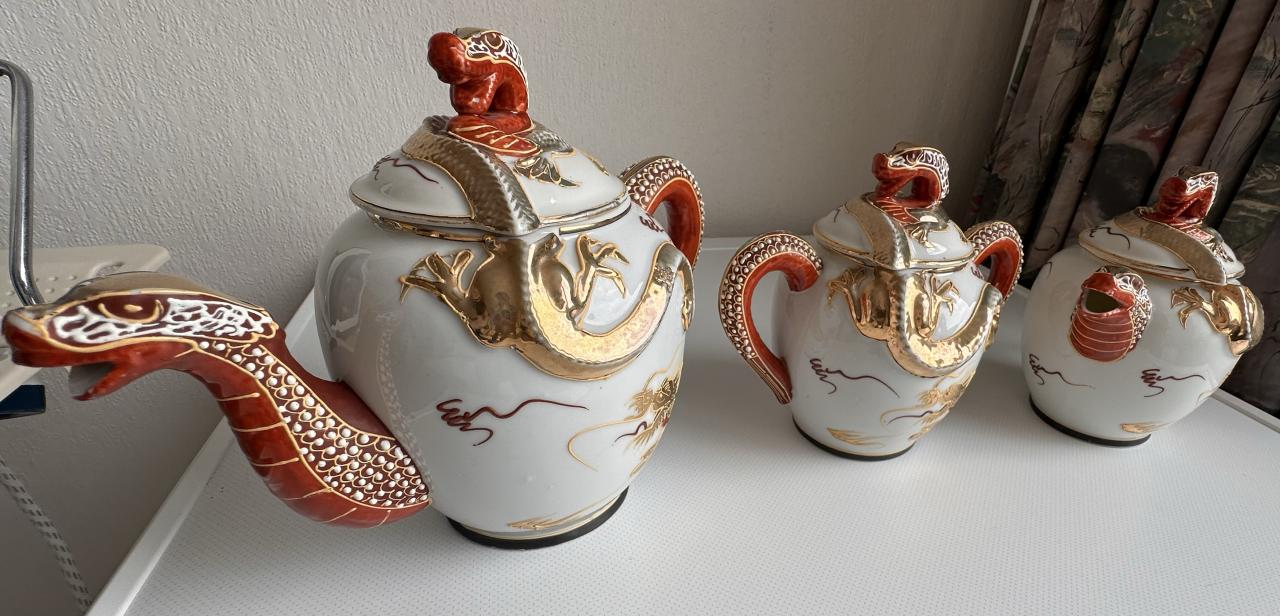 MOOI JAPANS SERVIES - NIET KOMPLEET.