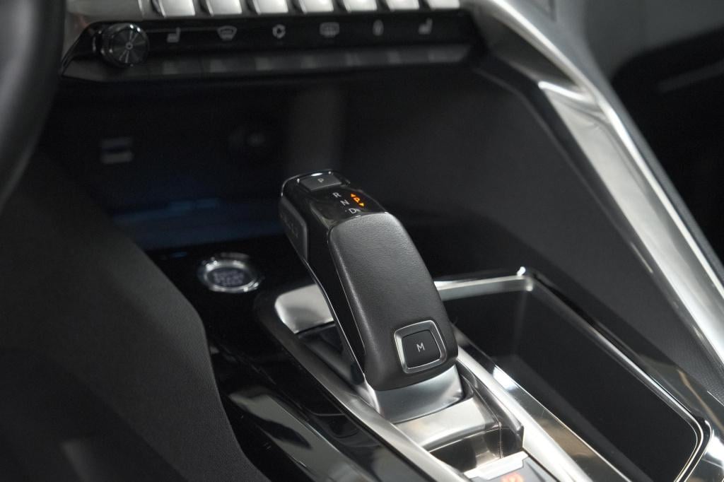 Peugeot 3008 puretech 130 eat8 blue lease premium | elektrische kofferklep 