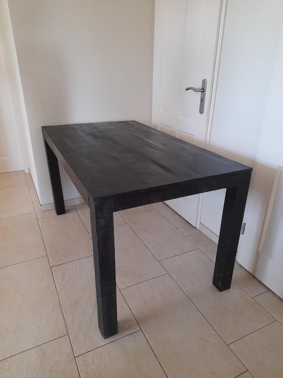 Massief Mango houten tafel 80 x 140 x 77H  (in goede nette staat )