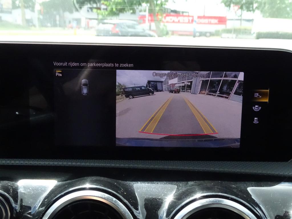 Mercedes-Benz A-Klasse 180 business solution amg | pano | widescreen