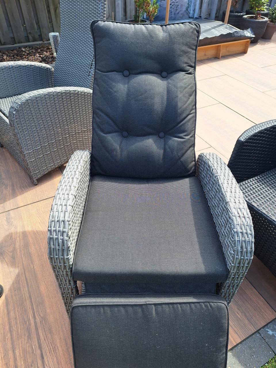 Gratis 4 tuinstoelen met kussens