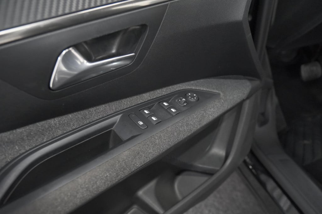 Peugeot 5008 puretech 130 eat8 active pack business | 7 zitplaatsen | camer