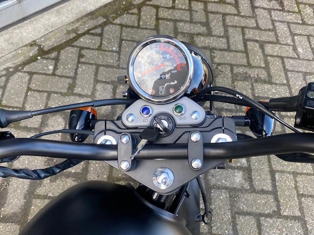 Unieke hanway raw 50 demo maar 1860 km caferacer euro 5 limited nu 1899 eu