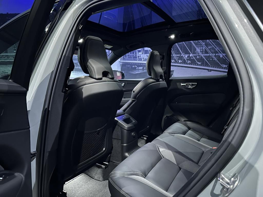Volvo XC60 2.0 t8 plug-in hybrid awd plus black edition *nieuw model*