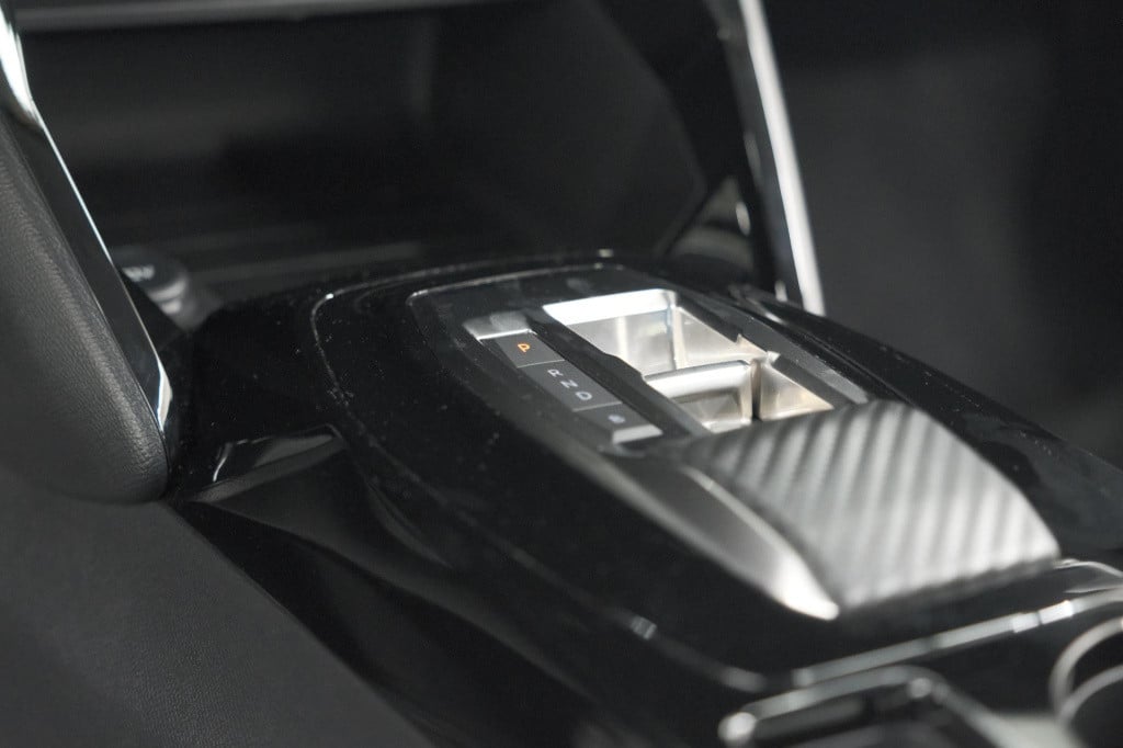 Peugeot 208 ev active 50 kwh | navigatie | apple carplay | climate control