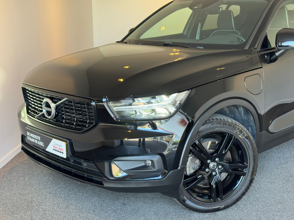 Volvo XC40 1.5 t4 recharge r-design black edition