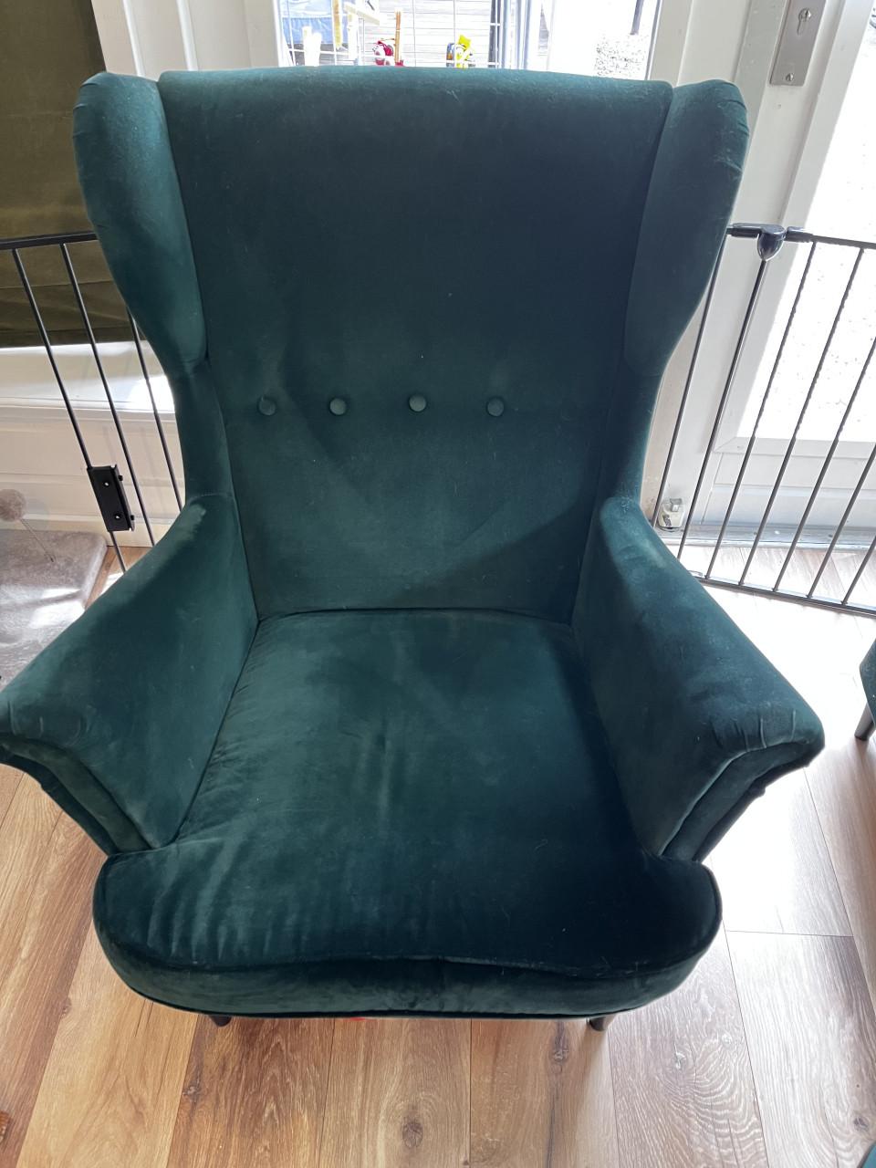 IKEA standmon oor fauteuil met voetenbank groen
