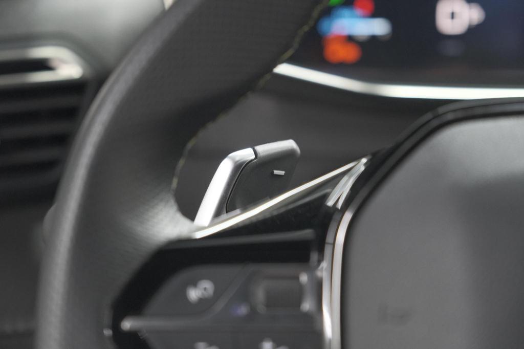 Peugeot 2008 1.2 hybrid 145 gt | camera | apple carplay | parkeersensoren