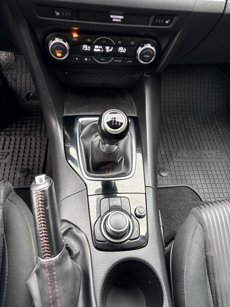 Mazda 3 2.0 ts+ 12 maanden bovag gar. rijklaar trekhaak 18" velgen