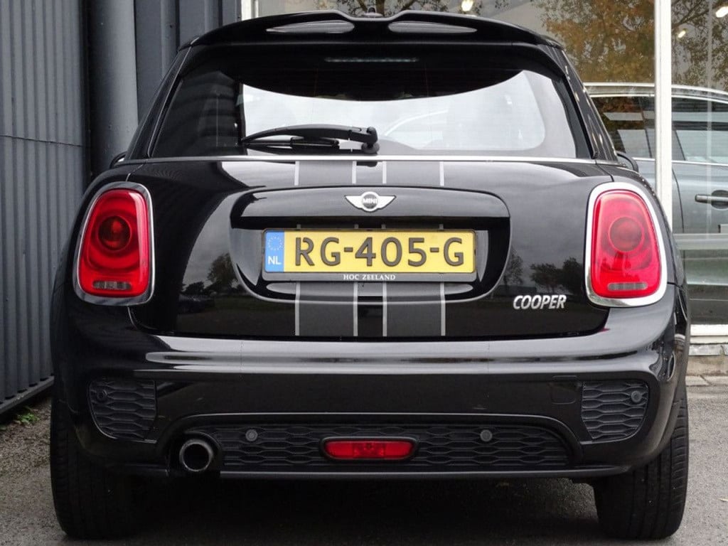 Mini Cooper mini 1.5 serious business automaat | jcw pack | king's cross