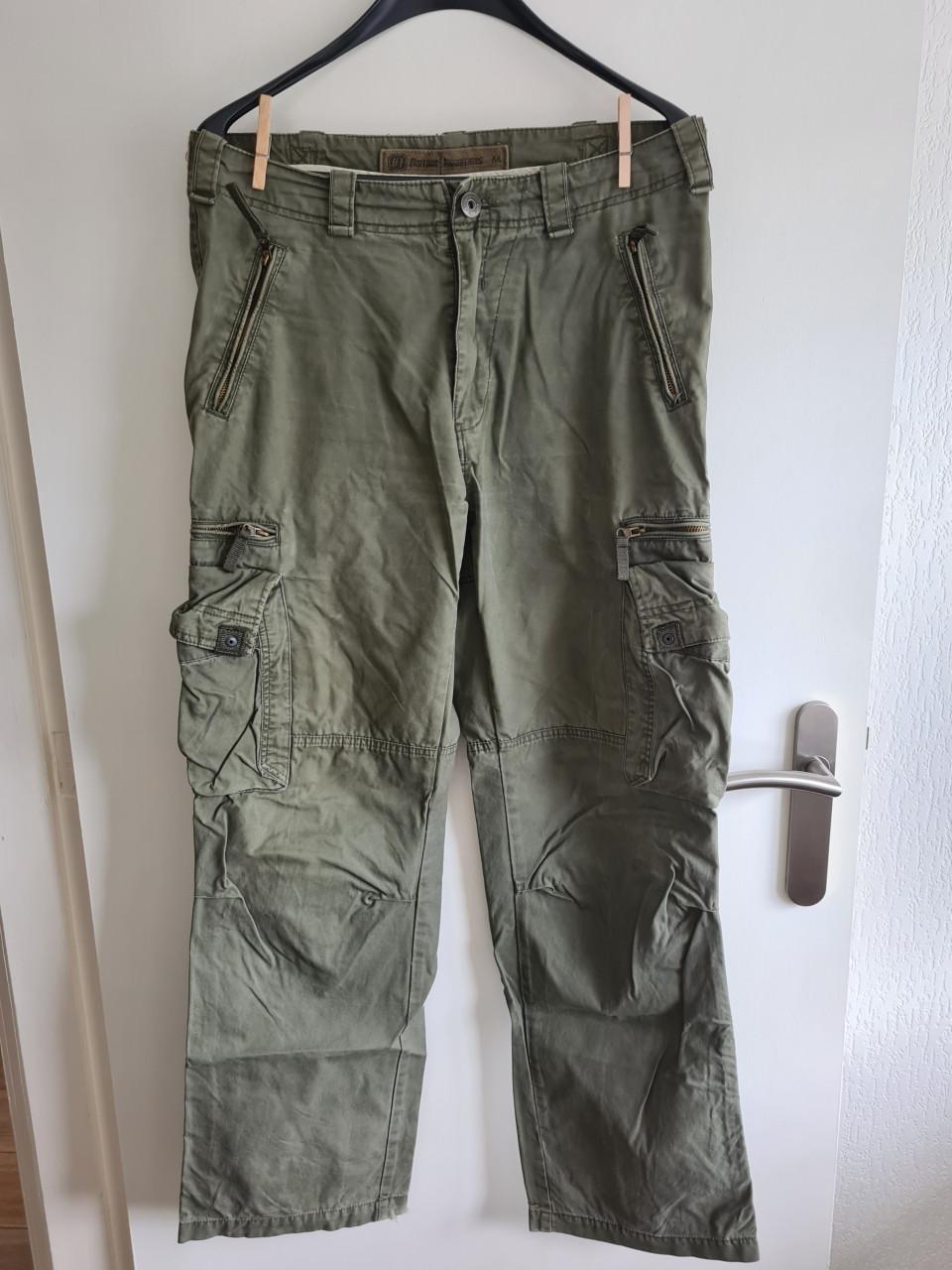 Stoere en comfortabele cargo broek van Vintage Industries, model Rough.Mt M