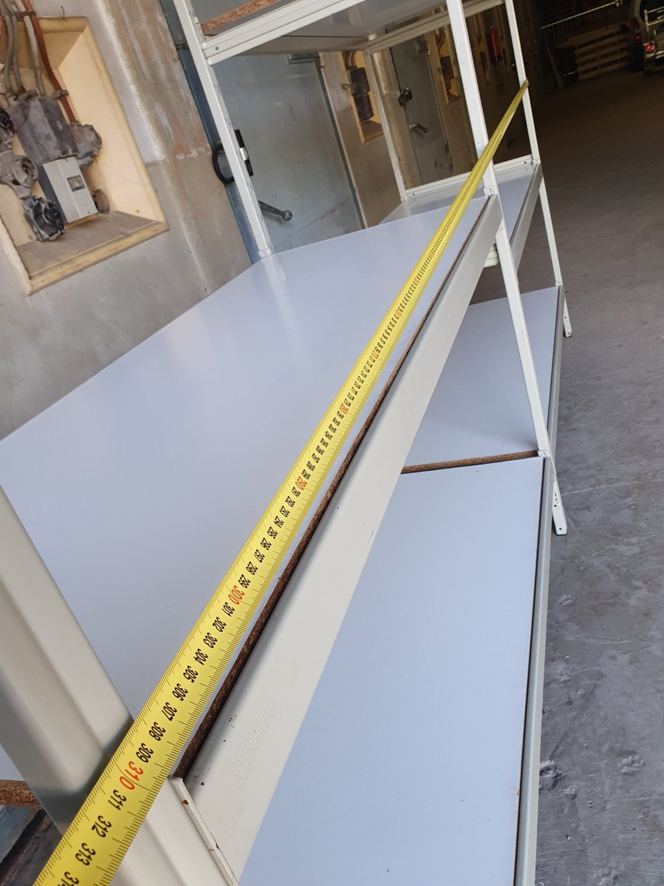 3 meter lang metalen wandrek, opbergkast, magazijnstelling garage of schuur