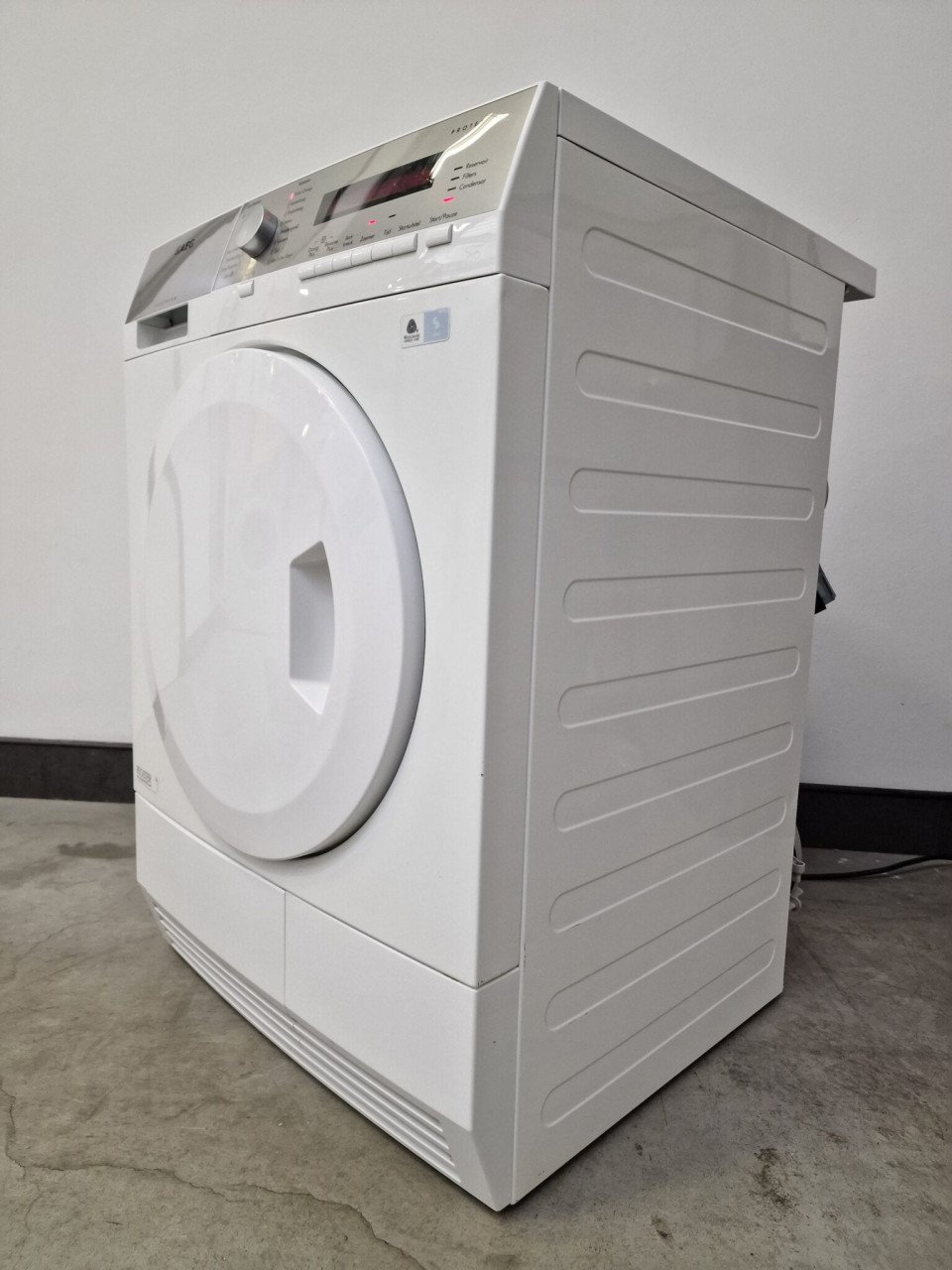 AEG warmtepompdroger 7 kg A+ weinig gebruikt. Schoon en fris
