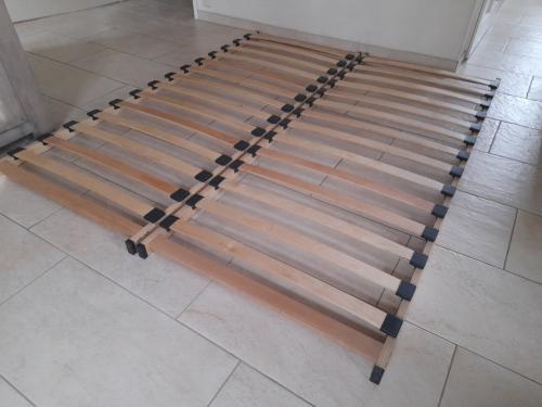 2 x 80 x 200 lattenbodems ( in goede staat )