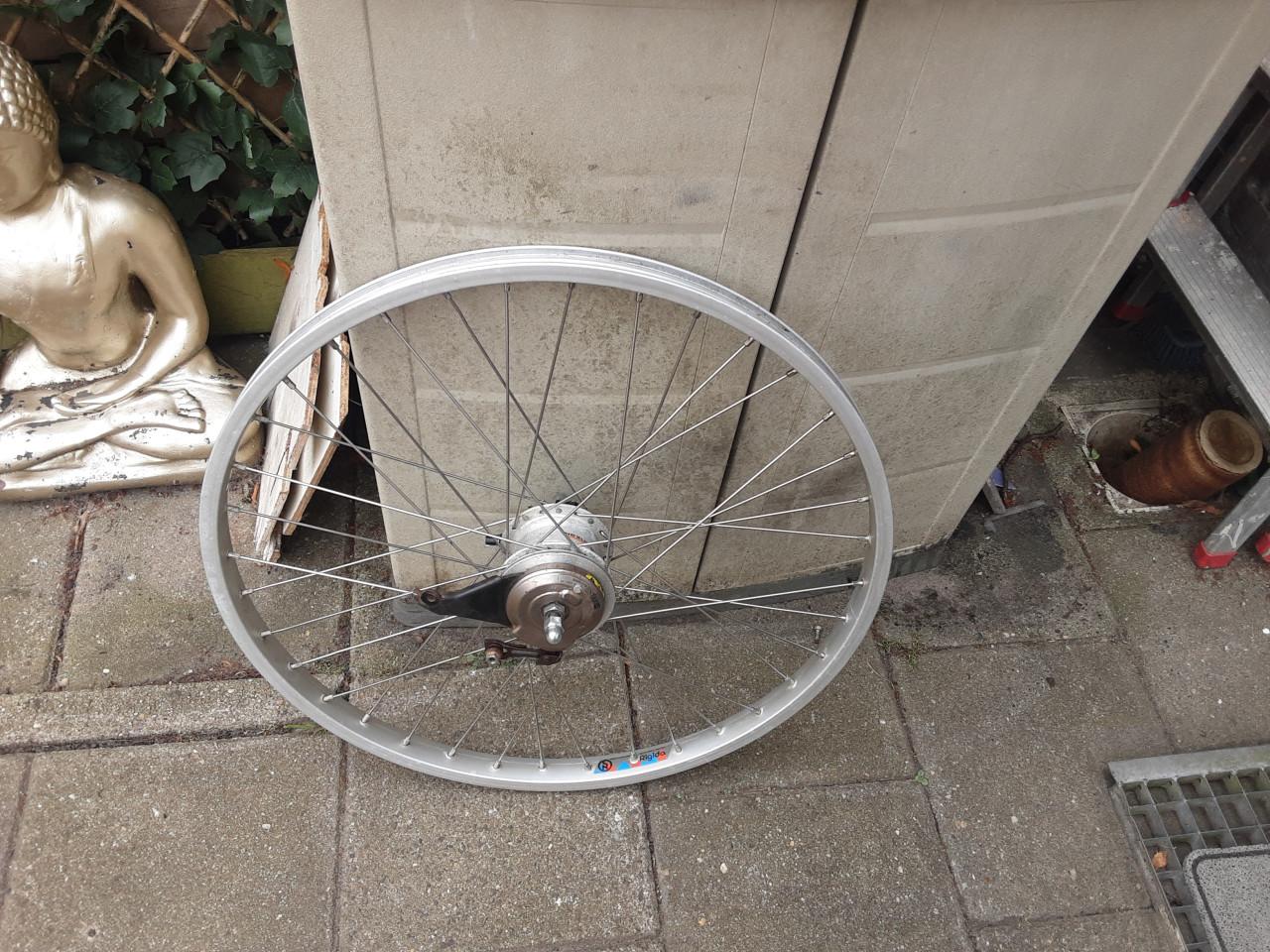 26 x 1,75 inch shimano nexus achterwiel, 7 speed,rollerbrake rem