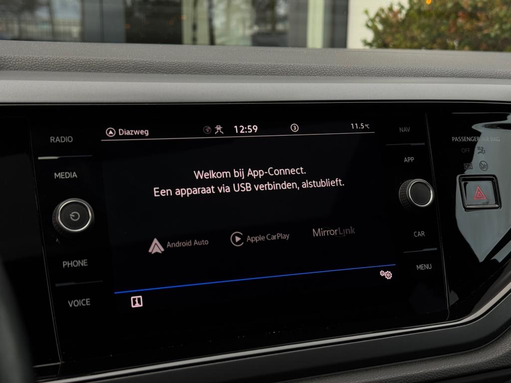 Volkswagen Taigo 1.0 tsi r-line * panoramadak * camera * led * clima