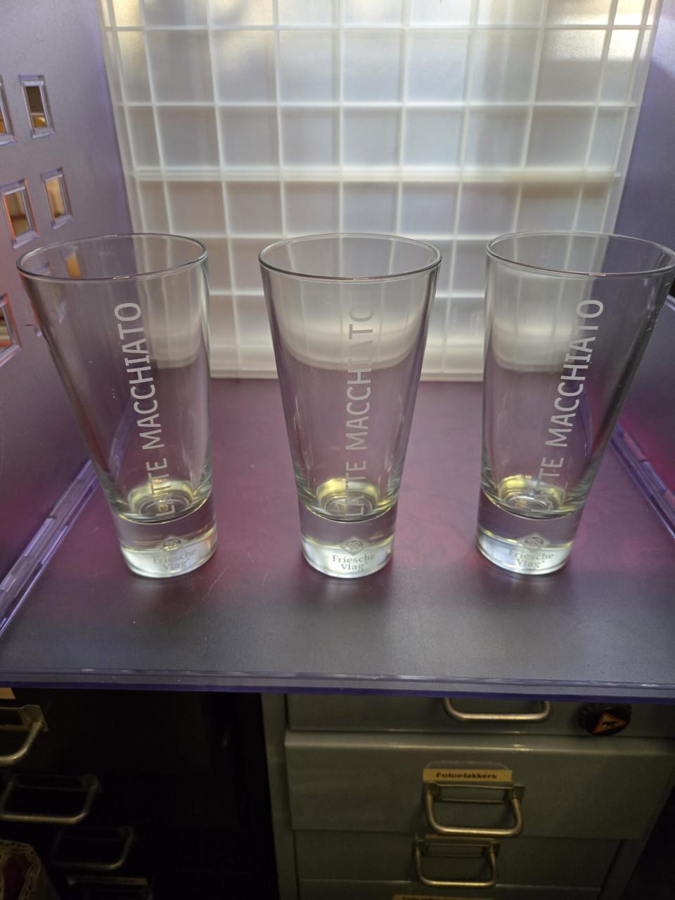 3 glazen voor latte macchiato Friesche Vlag H 16 cm Ø 7.5-5 cm Nieuw