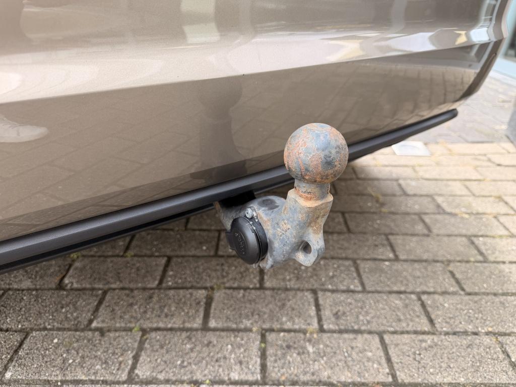 Volkswagen Golf Sportsvan 1.2 tsi highline dsg automaat | leder | trekhaak!