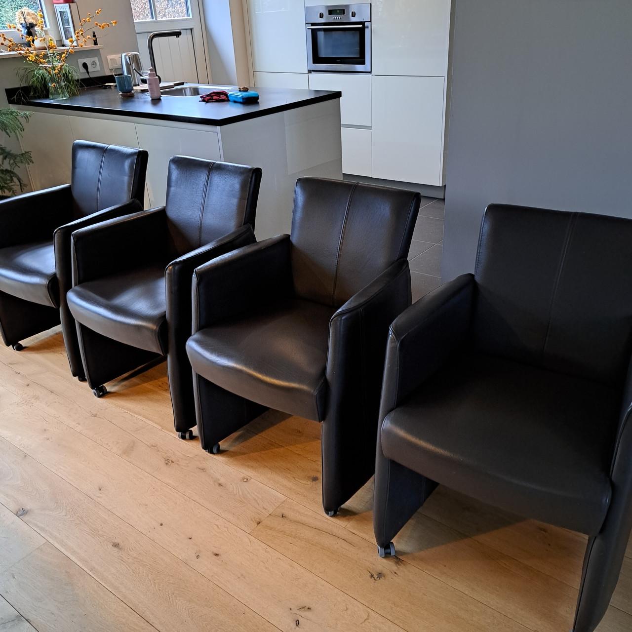 Eetkamerstoelen in zeer goede staat