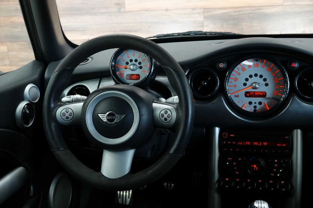 Mini Cooper mini 1.6 chili | cruise | milltek | xenon |