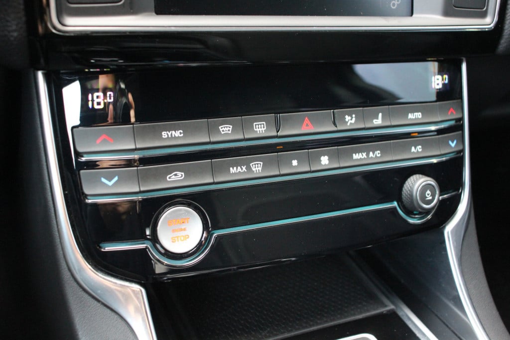 Jaguar Xe 2.0 r-sport | 200pk | el. stoelen | camera | afneembare trekhaak