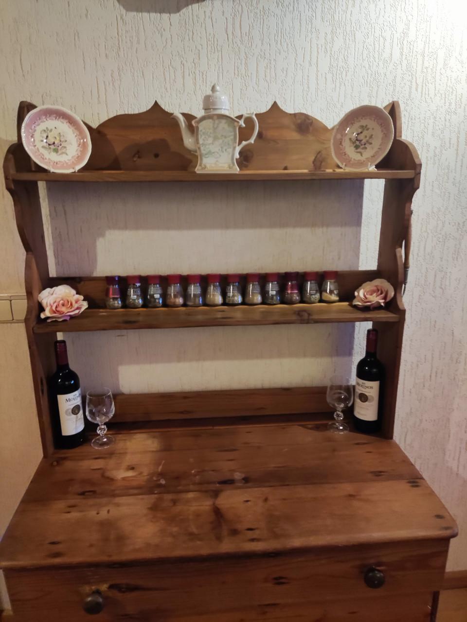 Grenen borden kast / vitrine kast / keukenkast