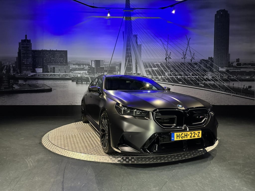 BMW M5 5-serie touring *keramisch*pano*bowers&wilkins*nl*