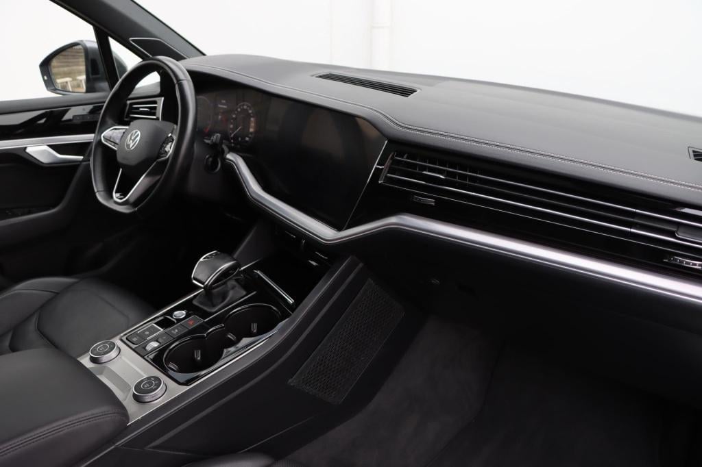 Volkswagen Touareg 3.0 tsi ehybrid 4motion black style 380pk tiptronic | so