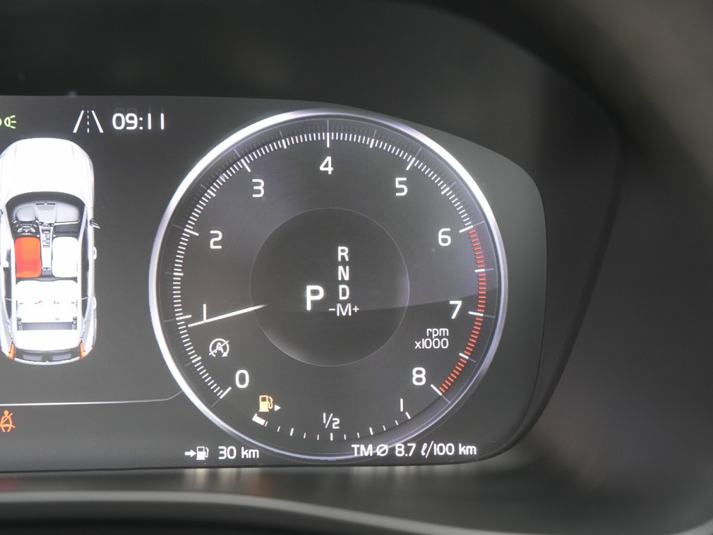 Volvo XC40 t4 190pk r-design| panodak| 360camera| 20''inch| navi| 2 zone cl