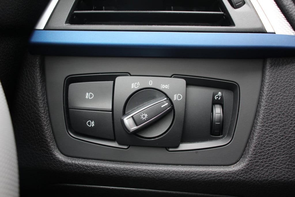 BMW 3-serie touring 318i m sport edition aut. - navi groot - adap led - pdc