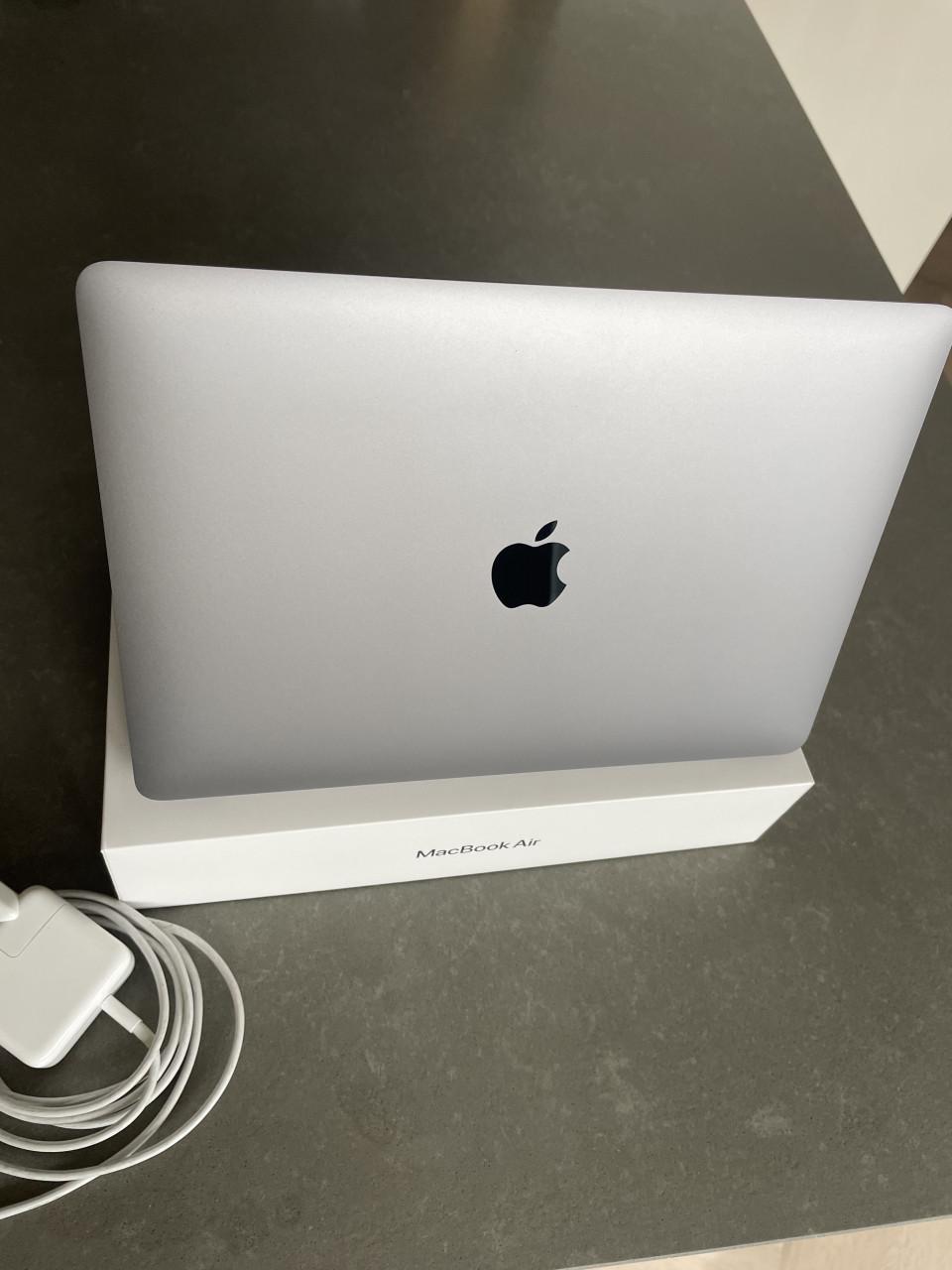 MacBook air 13-inch 2020