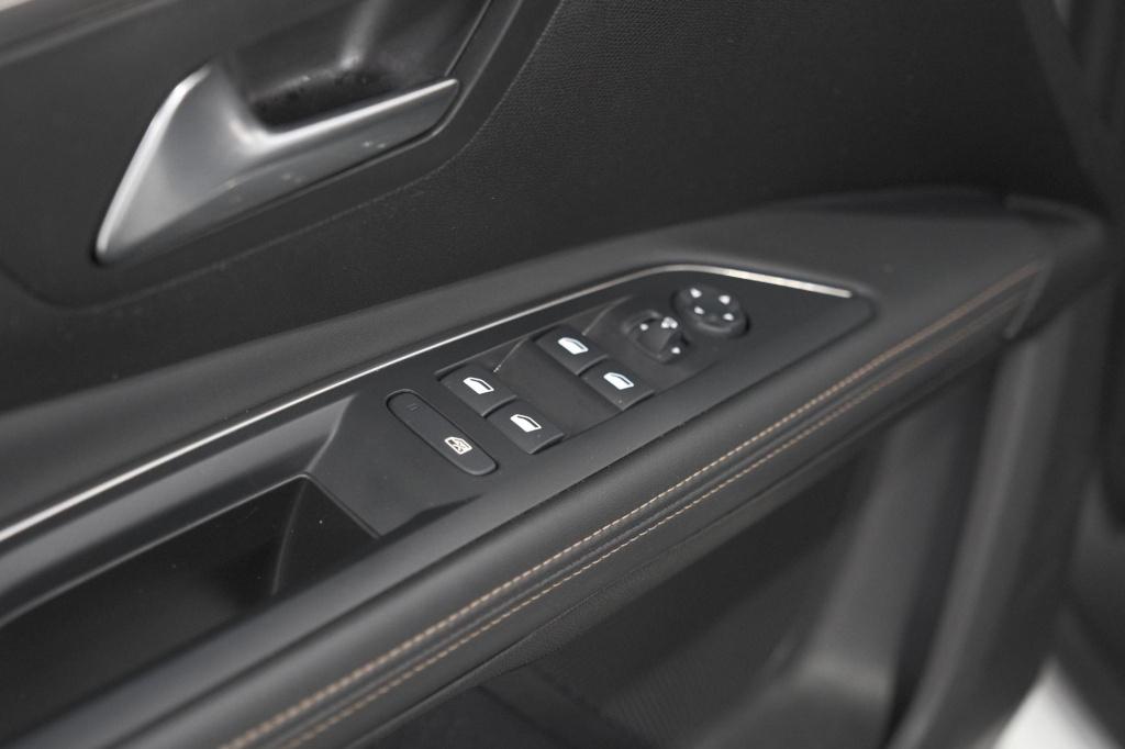 Peugeot 5008 puretech 130 eat8 gt-line | schuif-/kanteldak | trekhaak | ele