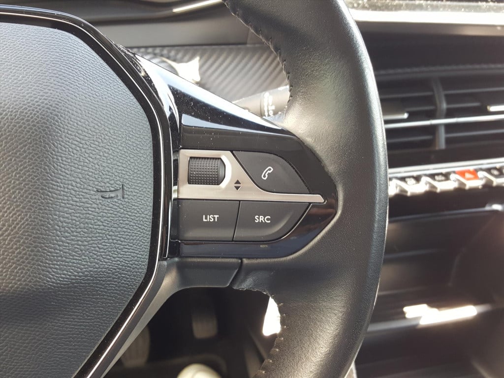 Peugeot 2008 allure 1.2 puretech 130pk