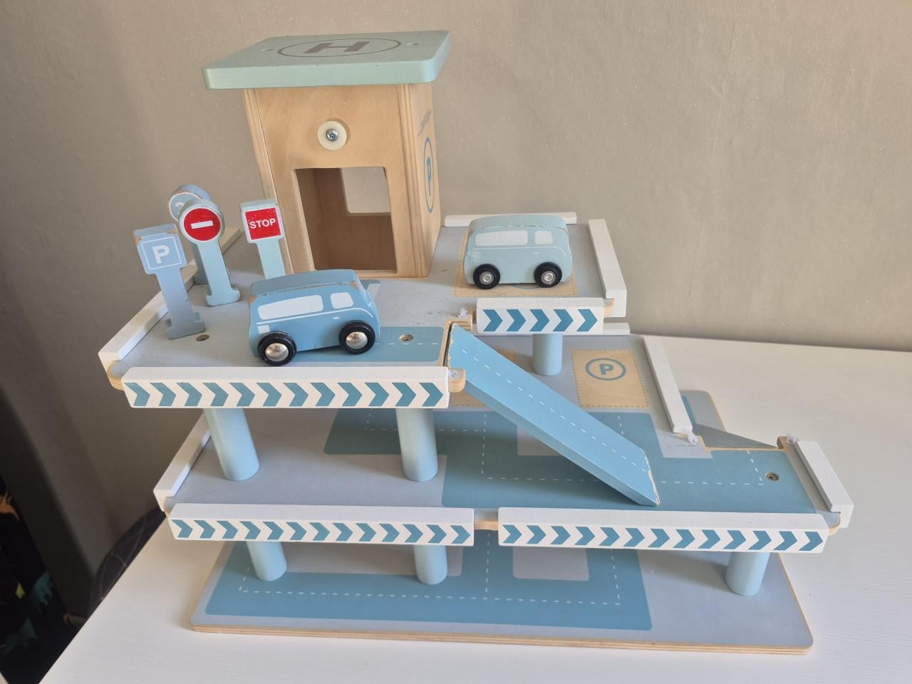 Houten speelgoed auto's