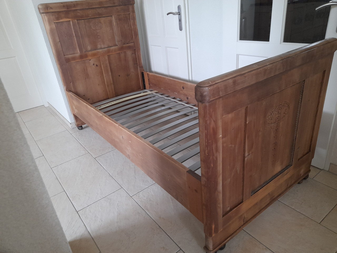 Antiek bed 90 x 200 (in goede staat)