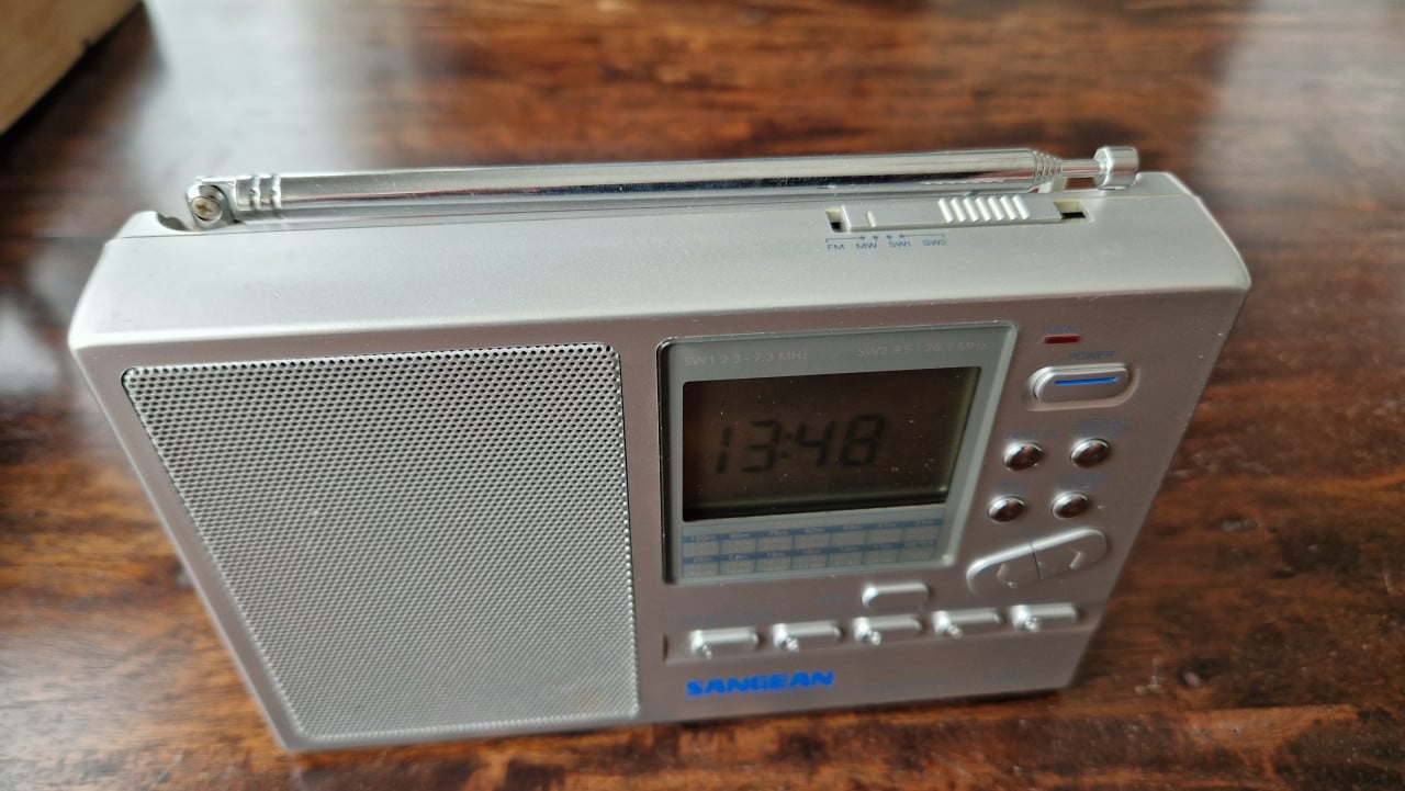 Sangean wereld radio op batt