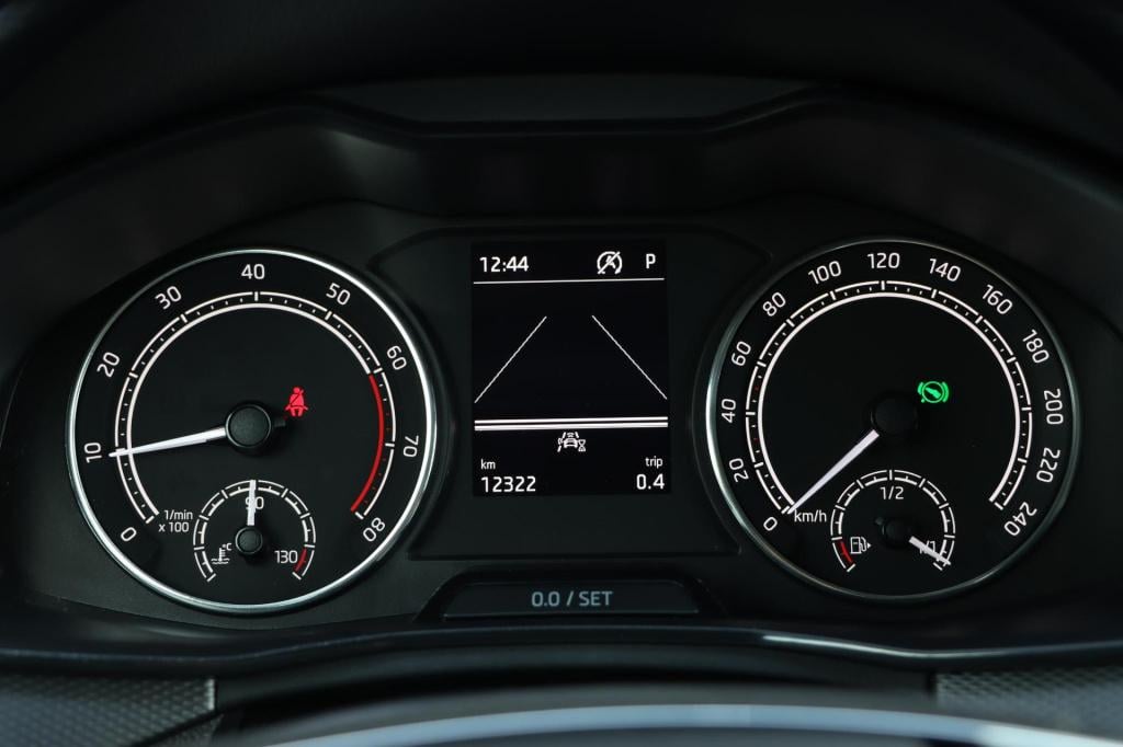 Skoda Scala 1.0 tsi ambition dsg7 110pk | parkeersensoren | dab+ | carplay 