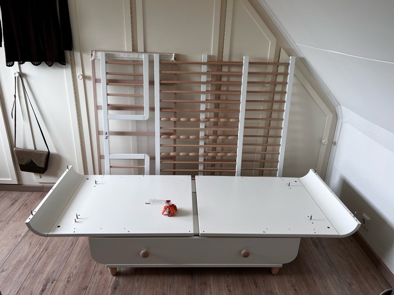 Babybedje + commode IKEA MYLLRA